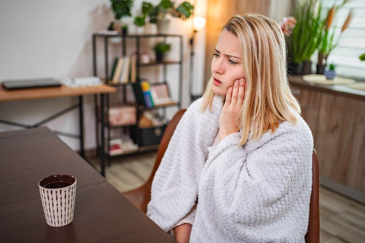 sudden tooth pain causes
